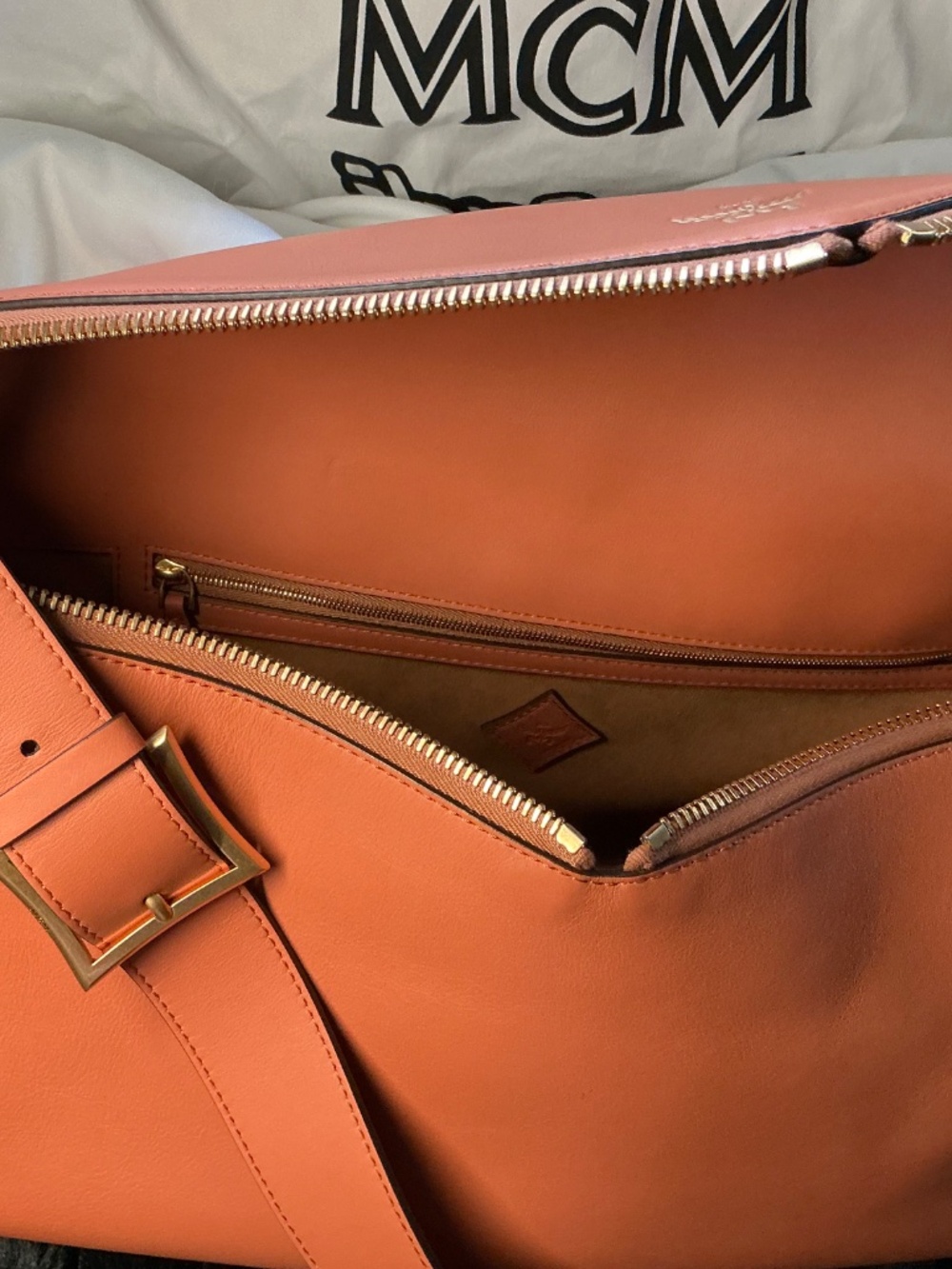 MCM NWT Diamant 3D Leather Messenger BAG comes with dust bag - Picture 6 of 13
